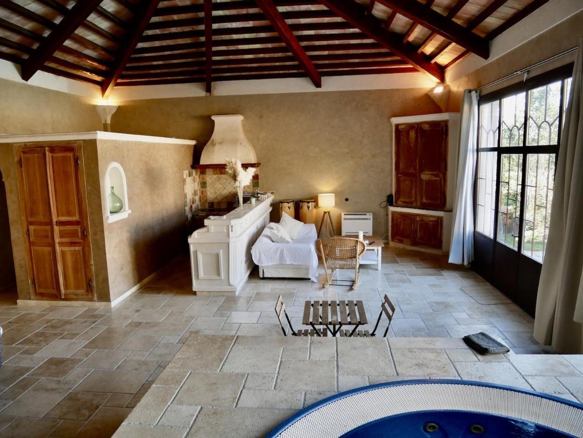 Le Pool House - Private Jacuzzi - Mas Des Sous Bois Hotel Ventabren Bagian luar foto